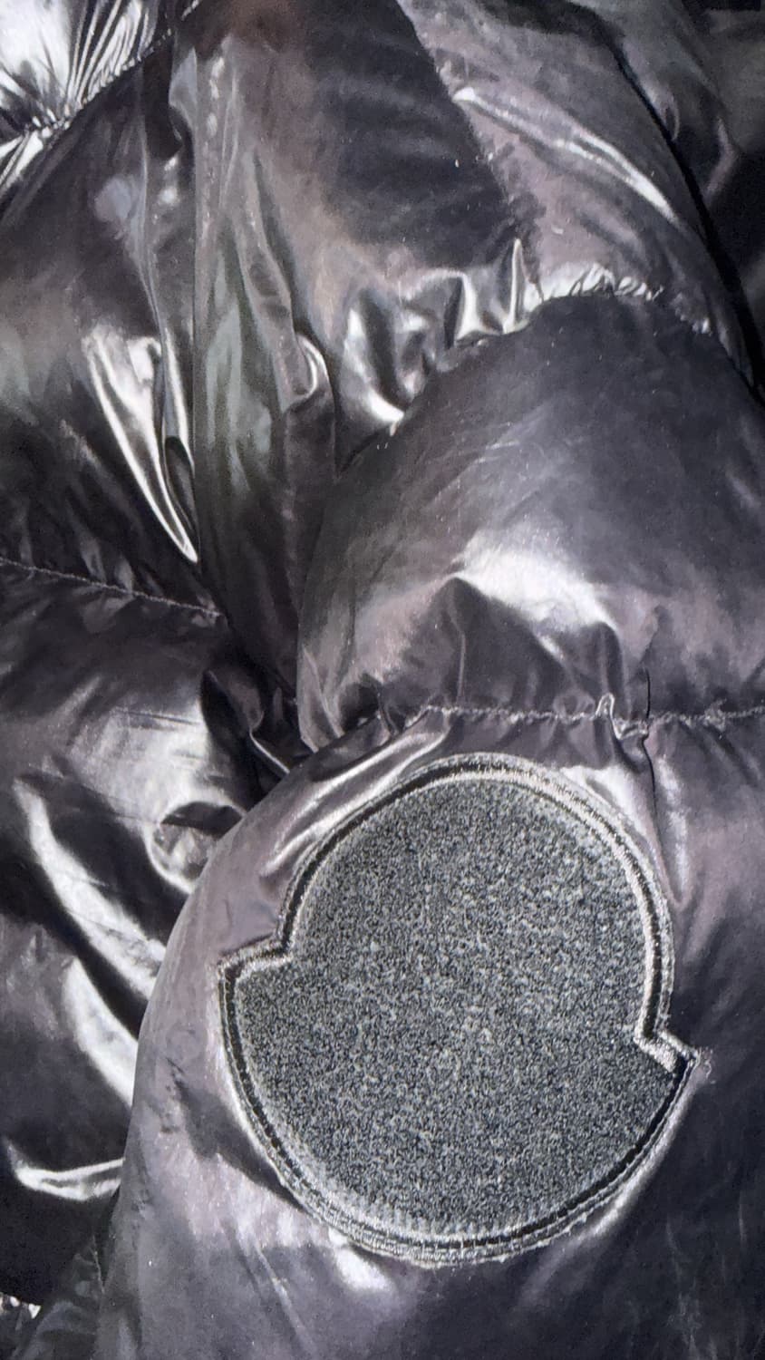 몽클레어 유광 패딩 제품 코드 = E20914196355 68950 상품이미지7