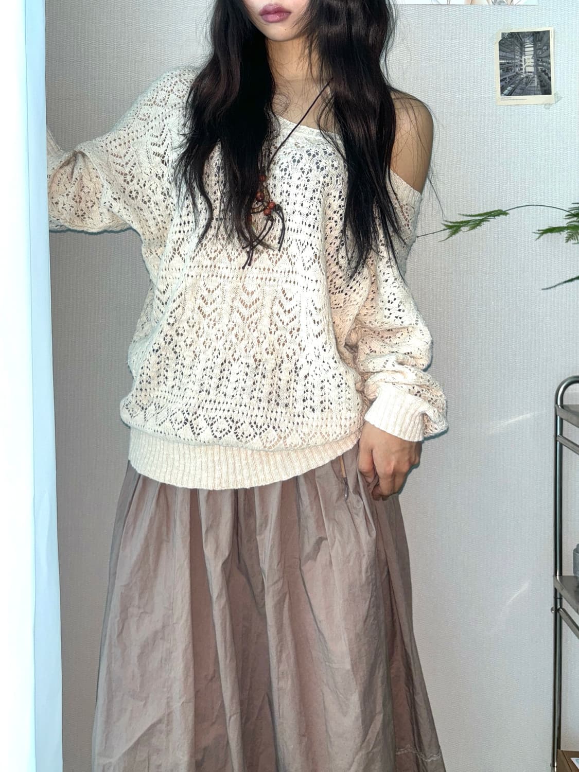 모리걸 유넥 원오프숄더 아이보리 가오리핏 니트 상품이미지1