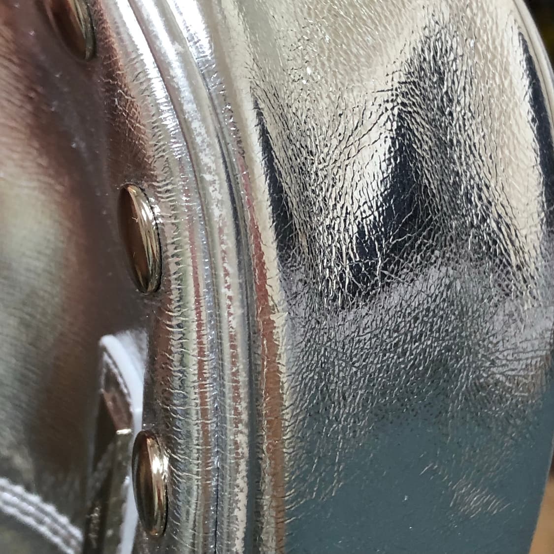 마뗑킴 stud leather shoulder bag in silver 상품이미지5