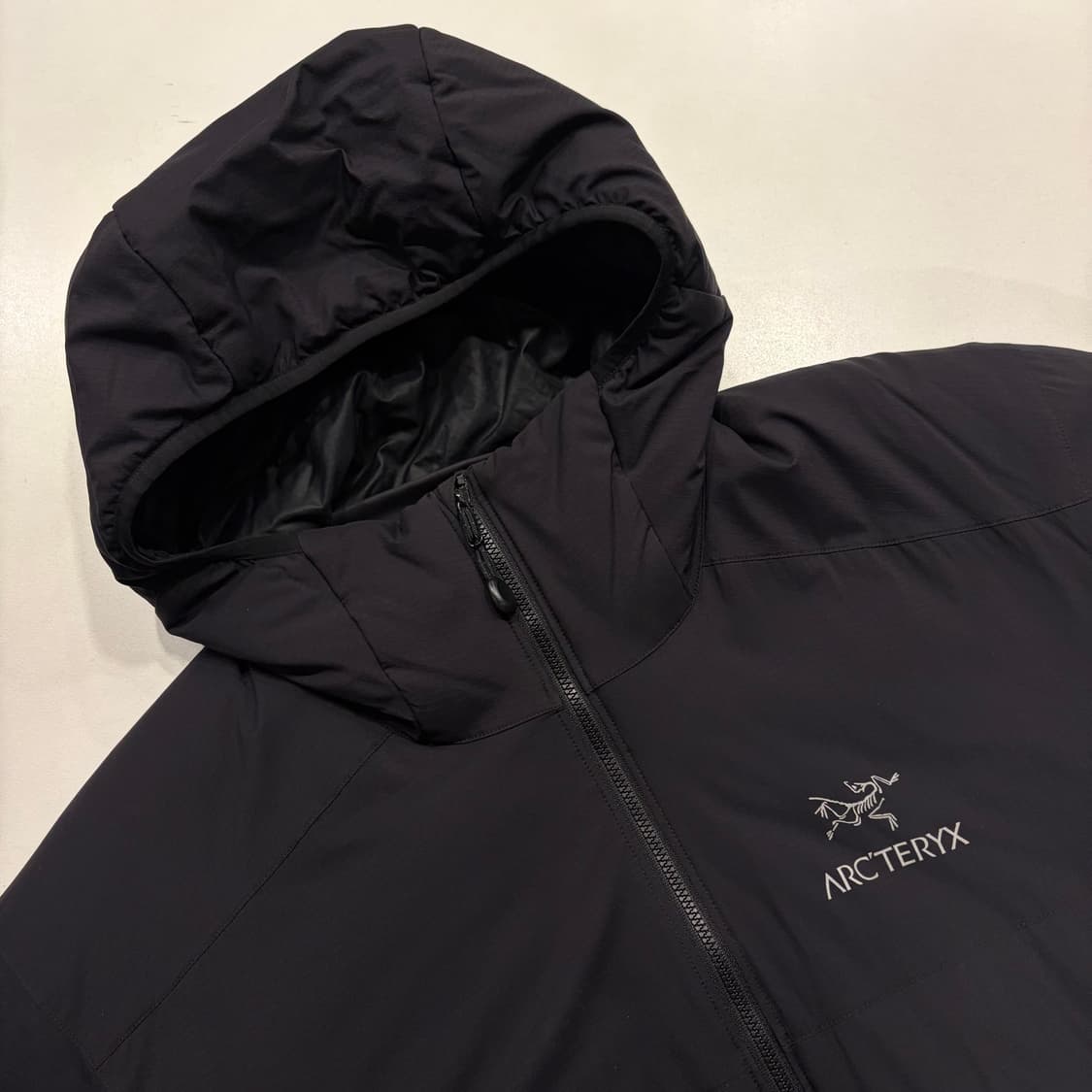 [L] 아크테릭스 아톰 AR 후드 패딩 블랙 B653 상품이미지3