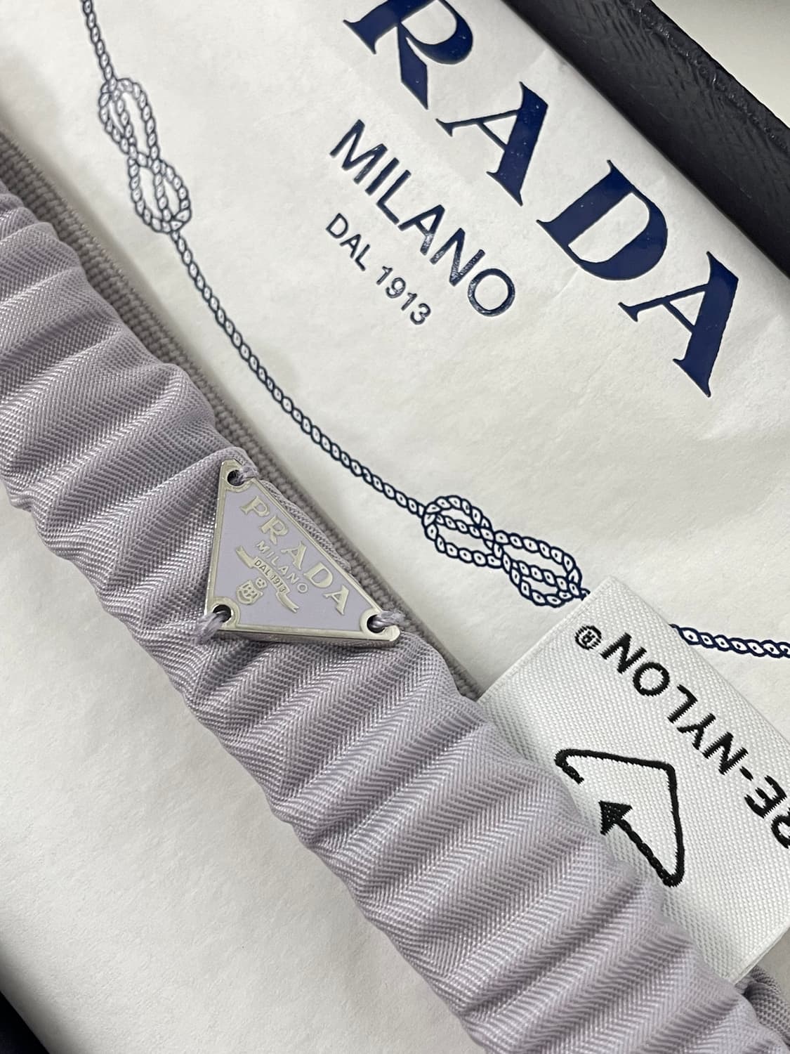 새상품 프라다 리나일론 헤어밴드 머리띠 그레이 컬러 상품이미지3