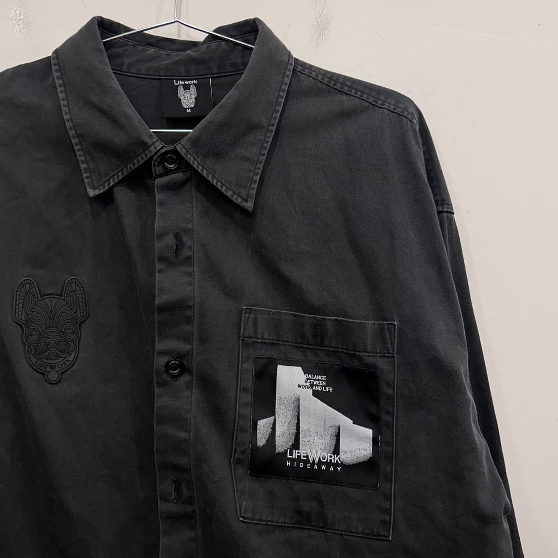 라이프워크 하이드어웨이 패치 흑청 크롭 데님셔츠 상품이미지1