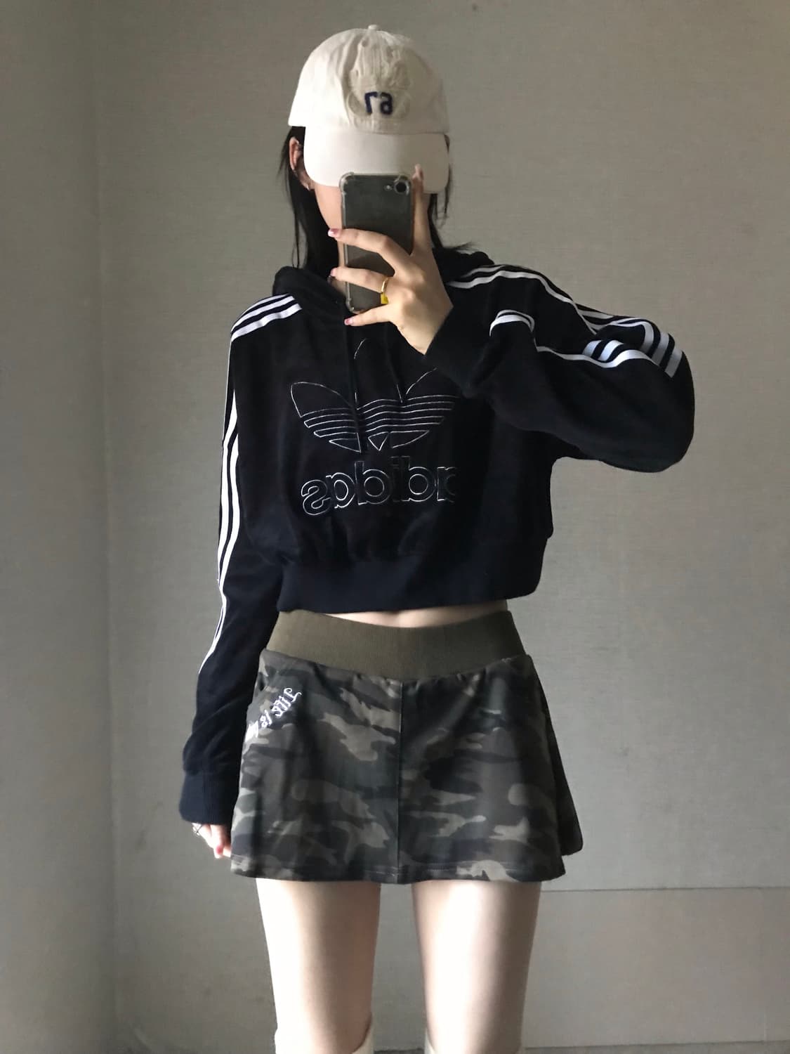아디다스 벨벳 크롭 후드티 상품이미지5