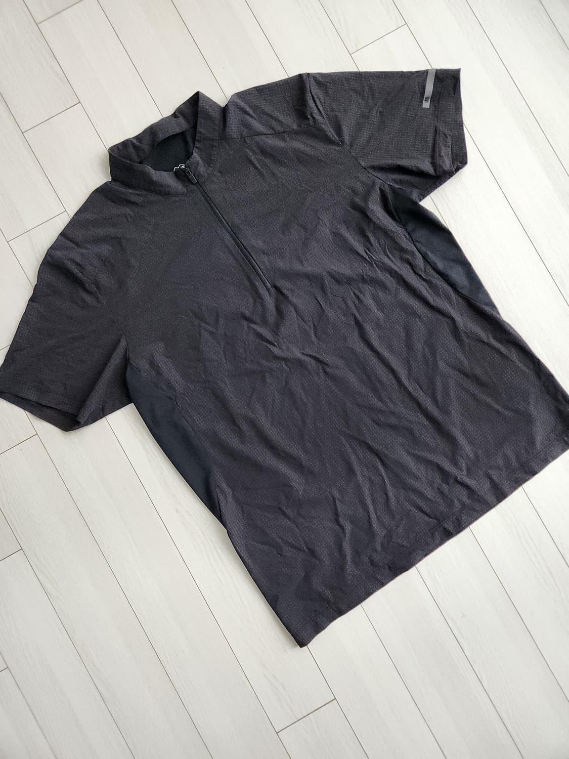 코오롱스포츠 남성 에어도트 반팔 집업 블랙 티셔츠 사이즈105

 상품이미지1