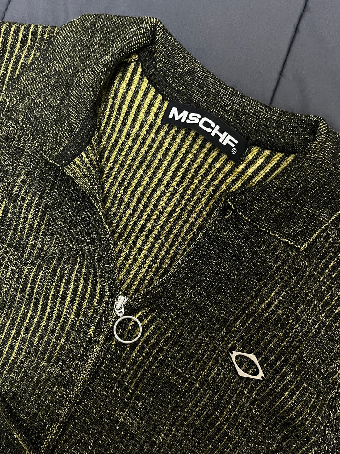 미스치프 니티드 투톤 셔츠 m (뉴진스 다니엘 착용) 상품이미지2