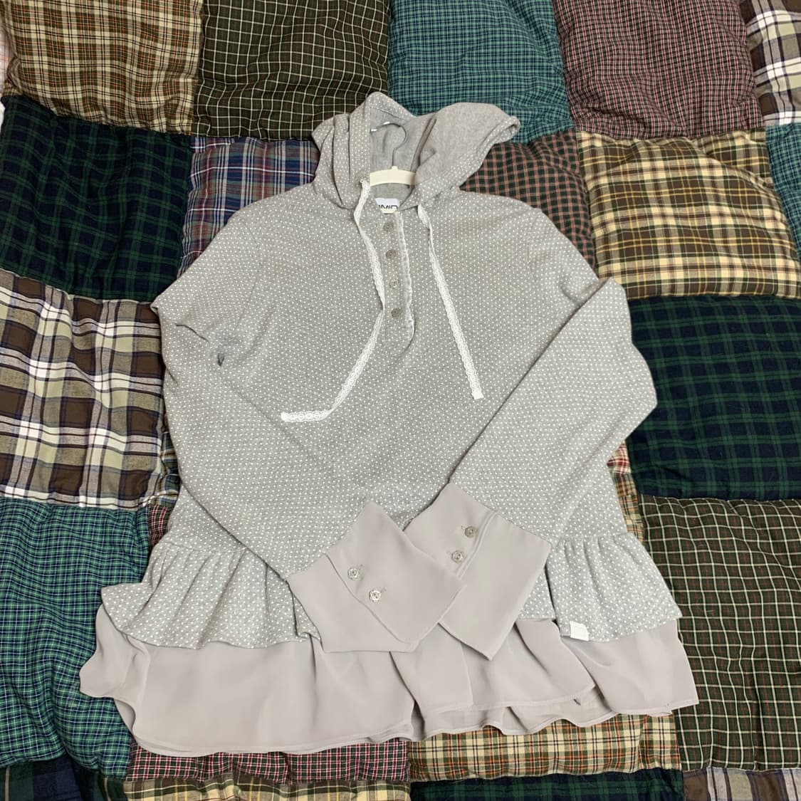 TUOMIO 뚜오미오 프릴 후디 그레이 상품이미지2