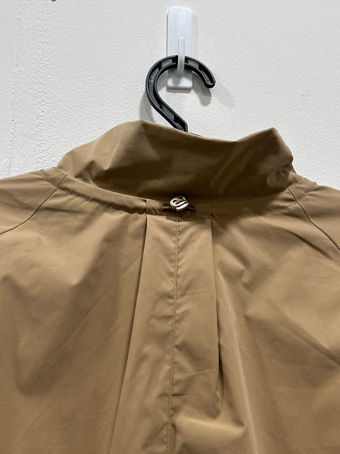 아뜰리에마졸리 베이지 셔링 바람막이 집업 자켓 여성 66 상품이미지4