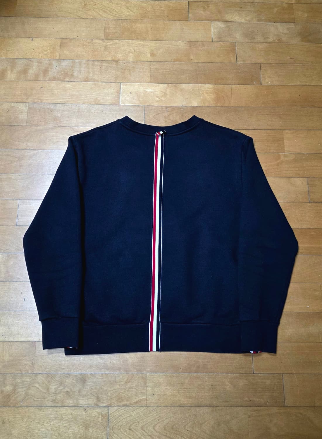 [3,새상품급]톰브라운 백삼선 맨투맨 상품이미지1