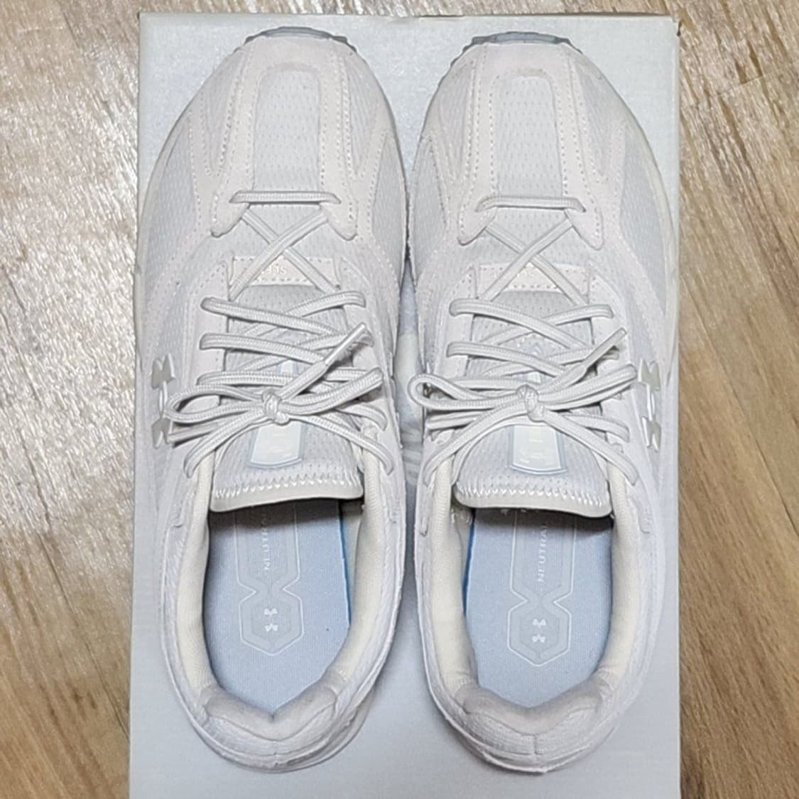 언더아머 280 호버 애퍼리션 화이트 베이지 상품이미지4