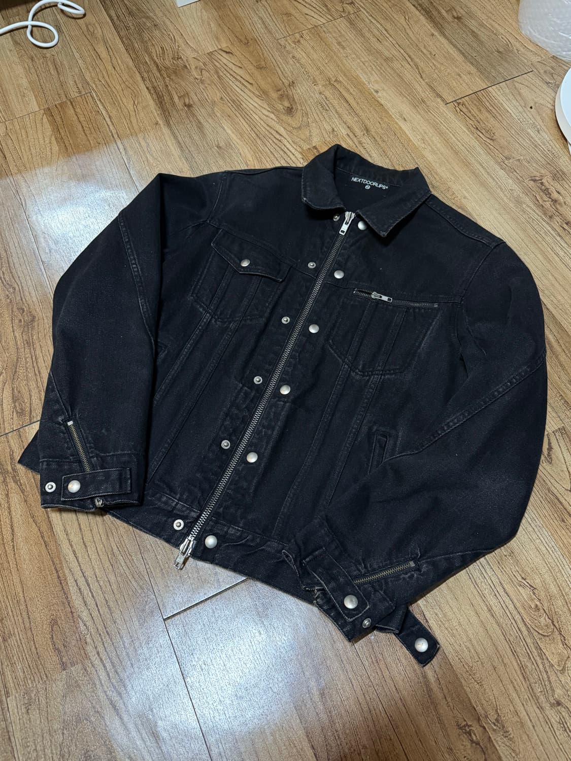 넥스트도어립스 흑청데님 트러커 상품이미지1