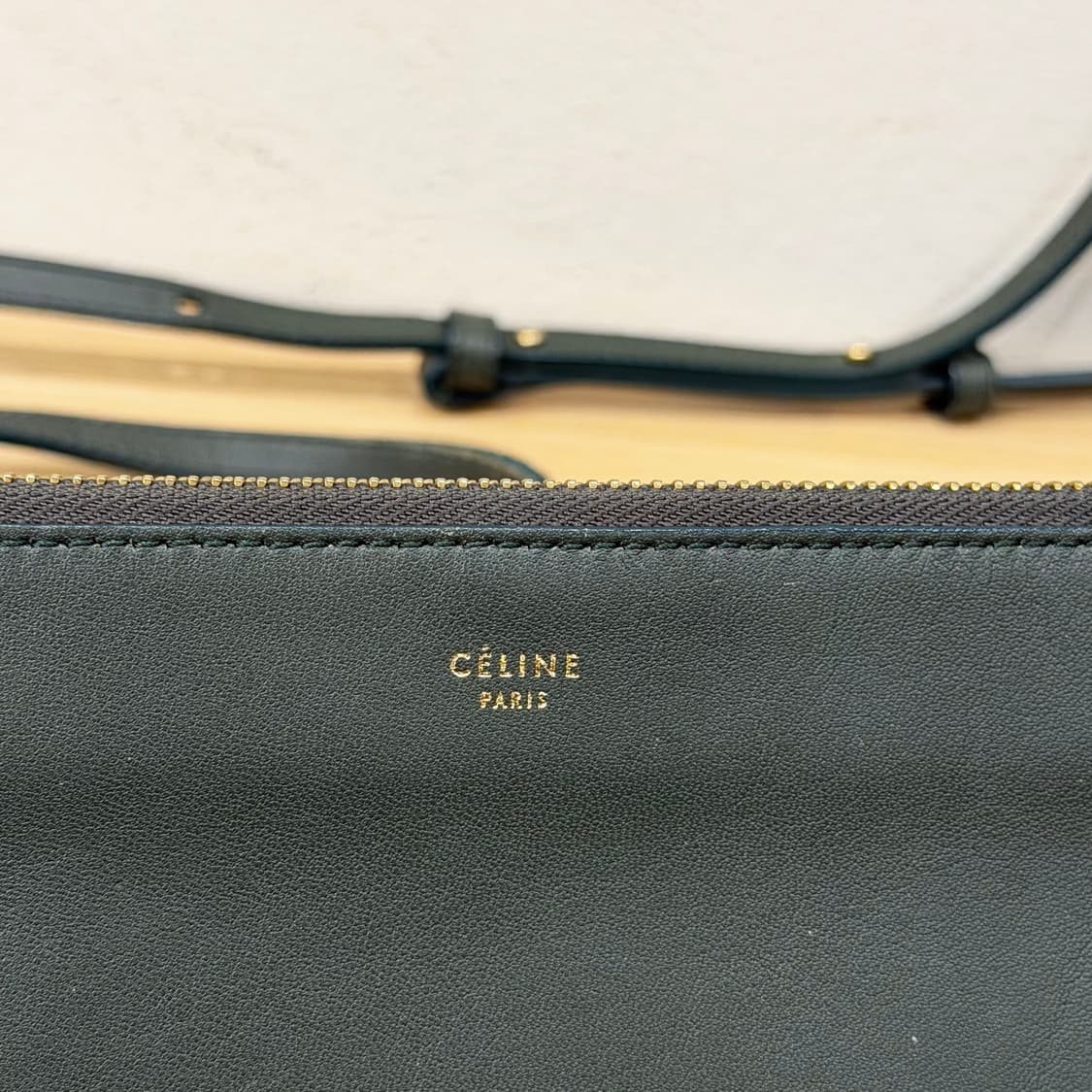 셀린느 트리오 크로스백 트리플 파우치 레이어드 탈부착 디테일 그린 상품이미지5