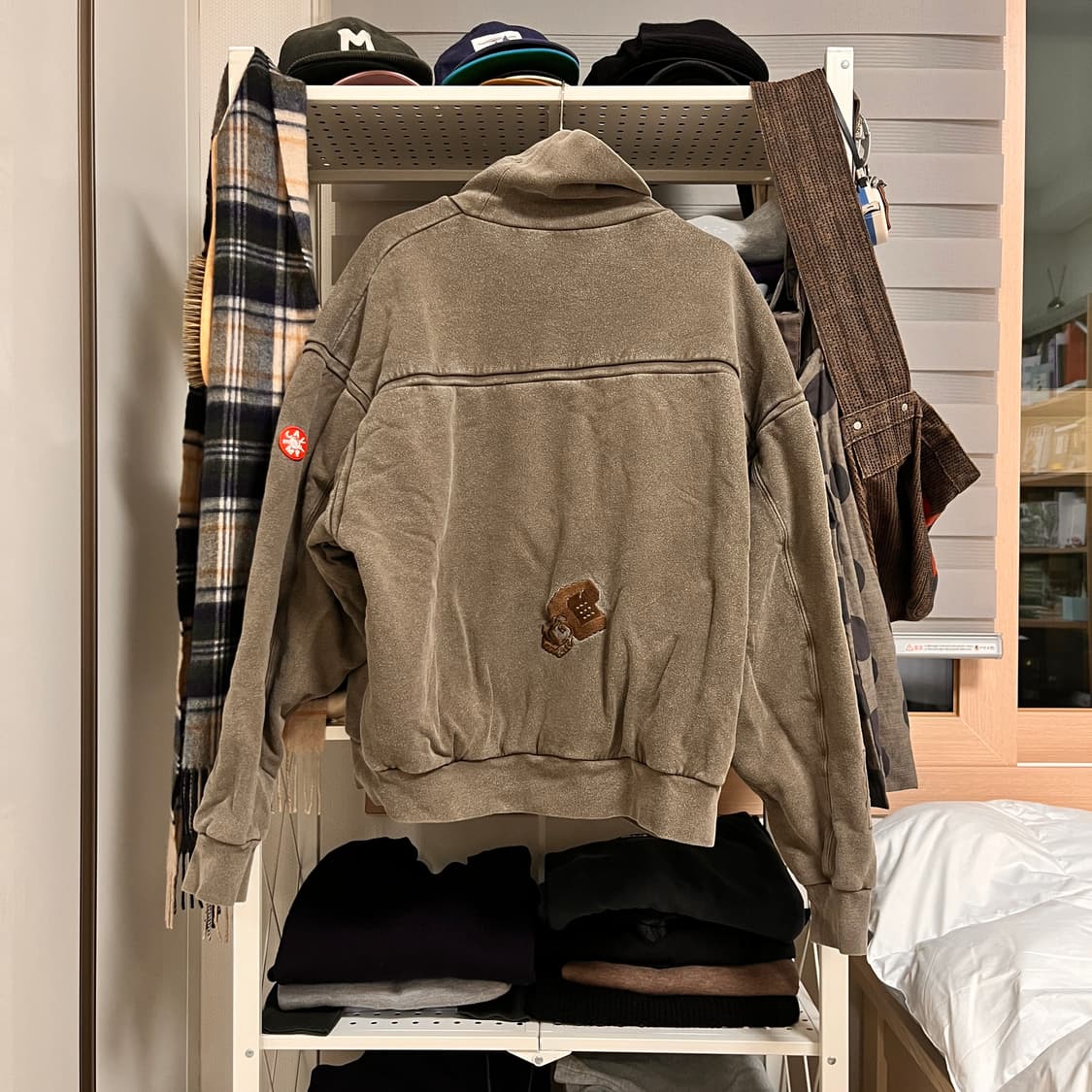 [L] 카브엠트 하이넥 스웻셔츠 브라운 상품이미지2