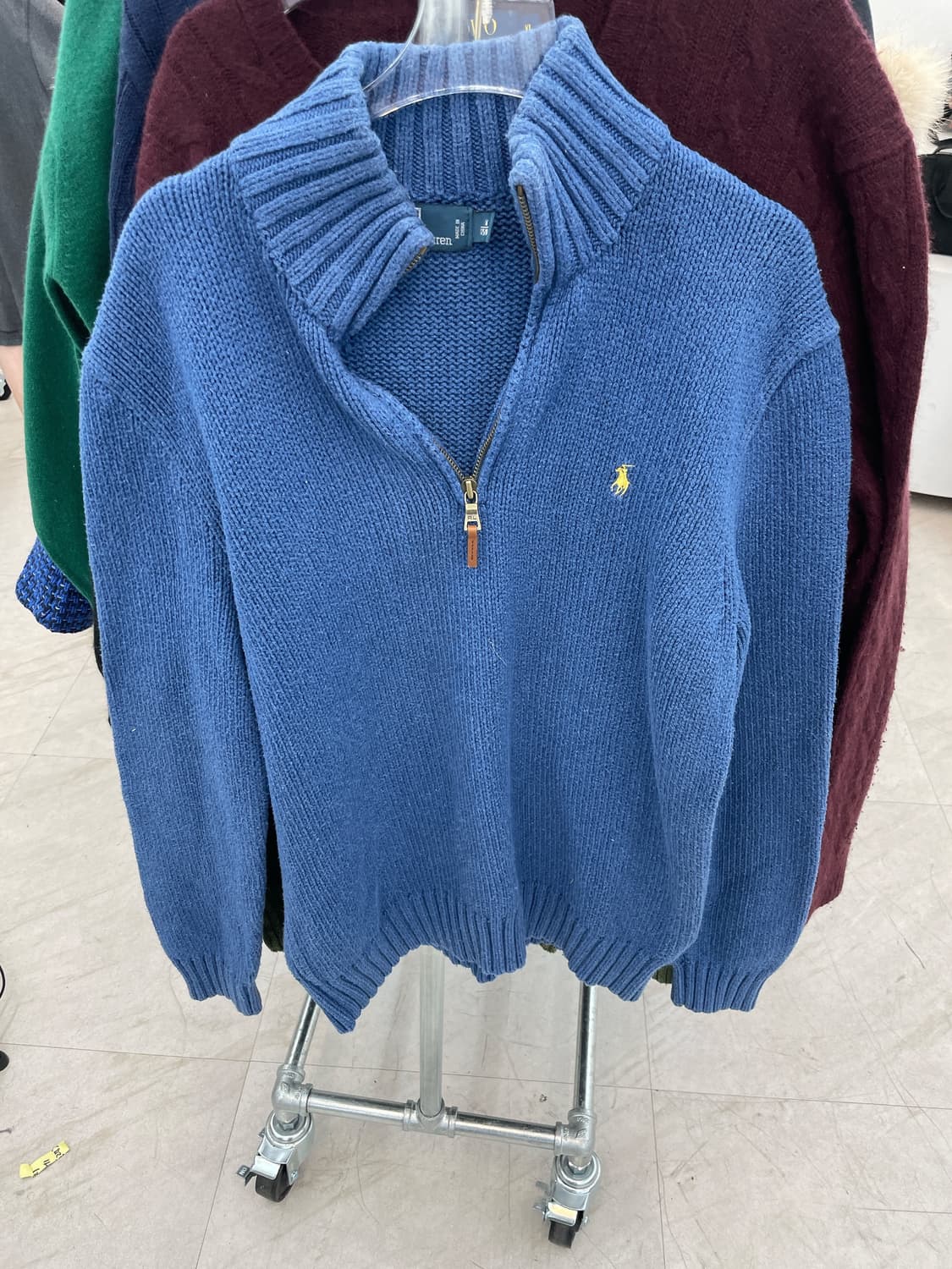 폴로 반집업니트 노란포니 상품이미지1