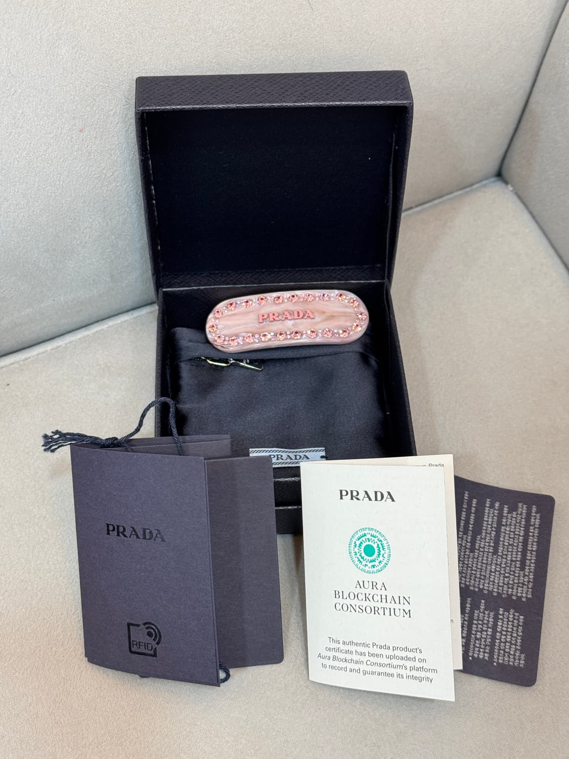 프라다 헤어 클립 상품이미지1