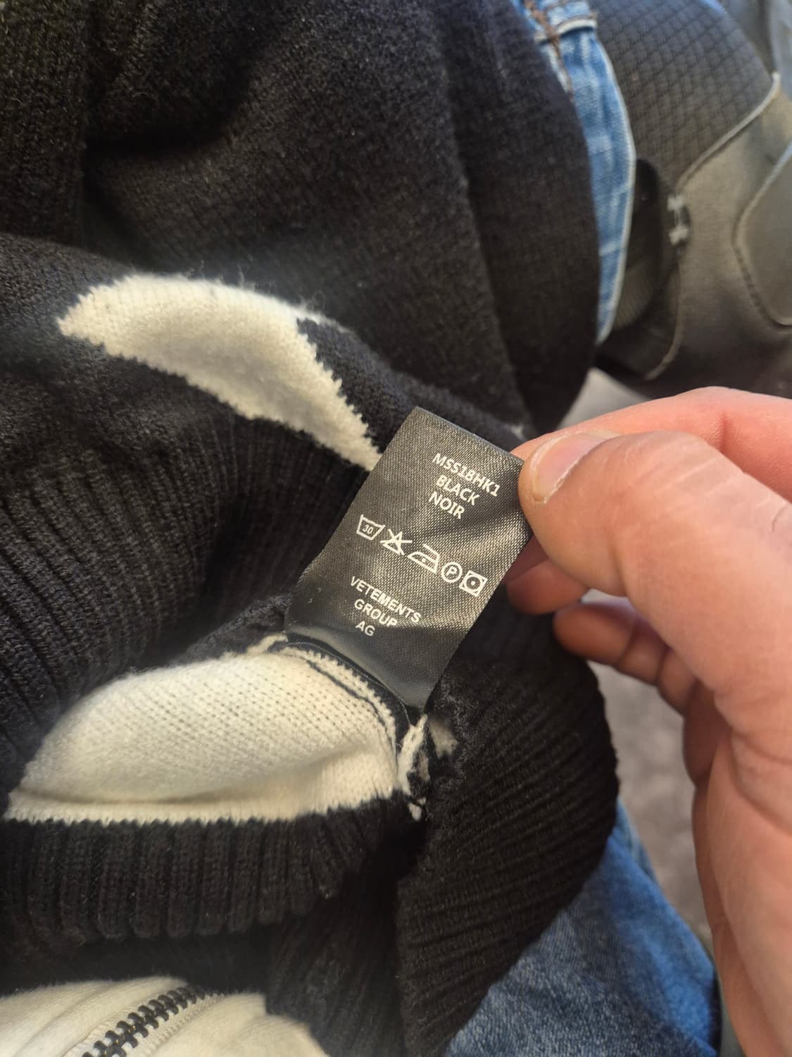 베트멍 로고 니트 블랙 XL 사이즈입니다 상품이미지5