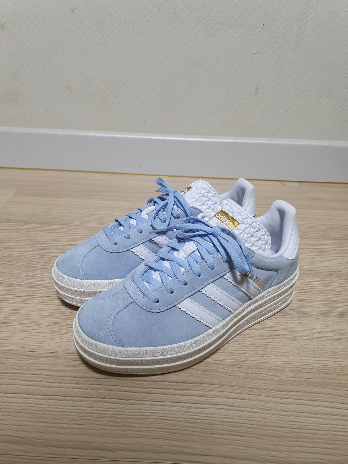 아디다스 가젤 볼드 클리어 스카이 235 상품이미지4