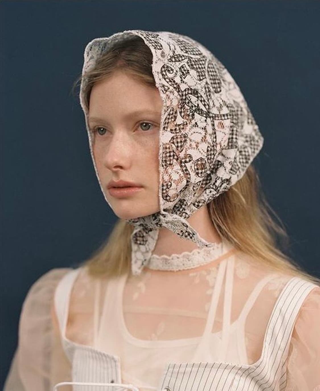 어썸니즈 네팅 스카프 레이스 화이트 반다나플라워패턴헤어스크런치모자레이어드 상품이미지1