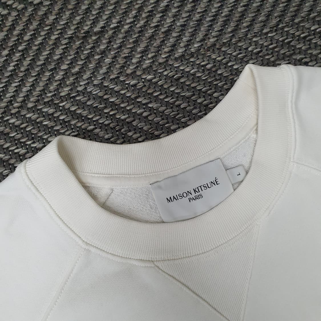 메종키츠네&라인프렌즈 맨투맨 남자105 상품이미지2