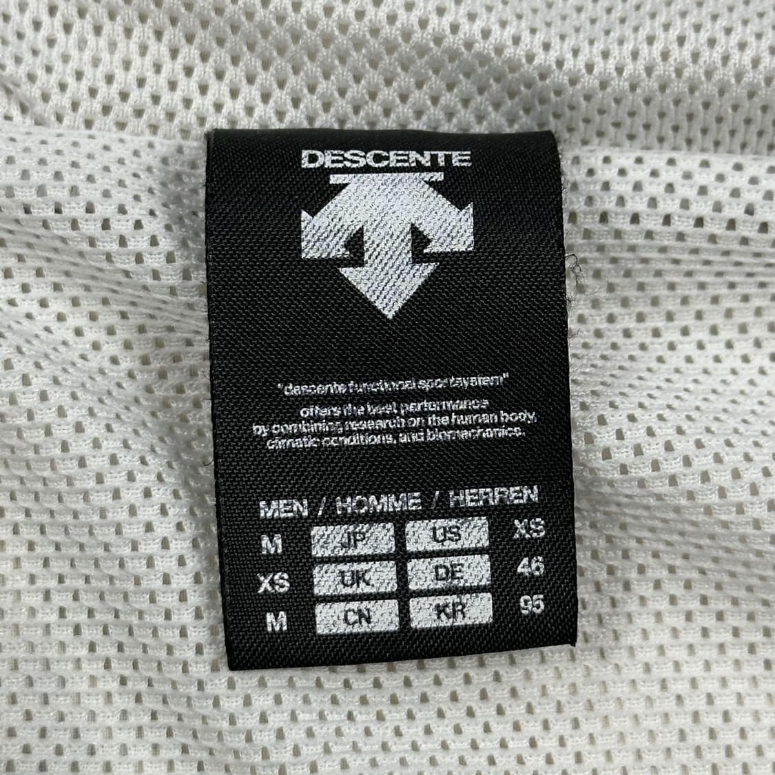 데상트 트레이닝 풀 오버 바람막이 자켓 (M) 상품이미지5