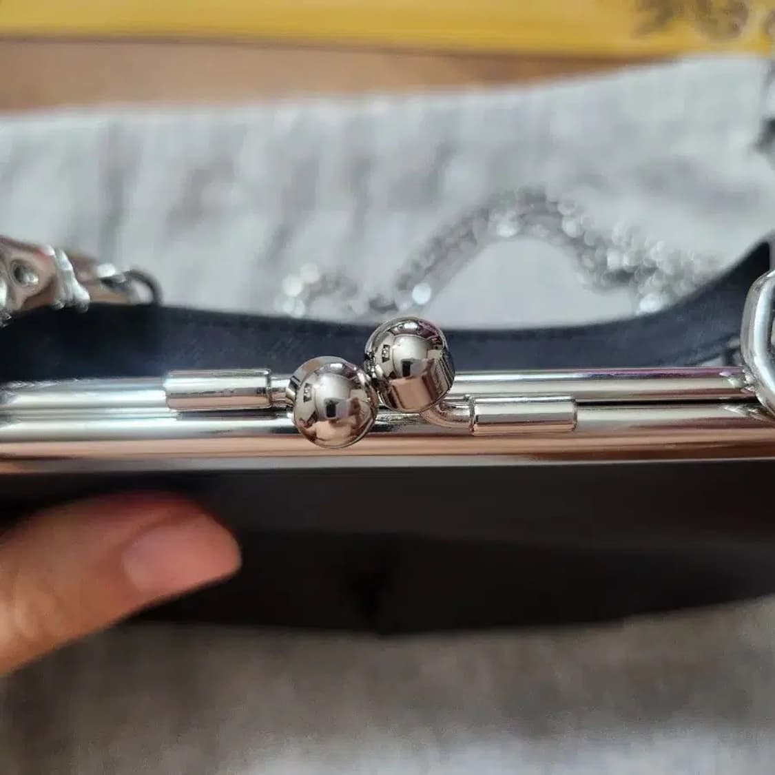 비비안웨스트우드 블랙 체인 숄더백 상품이미지3