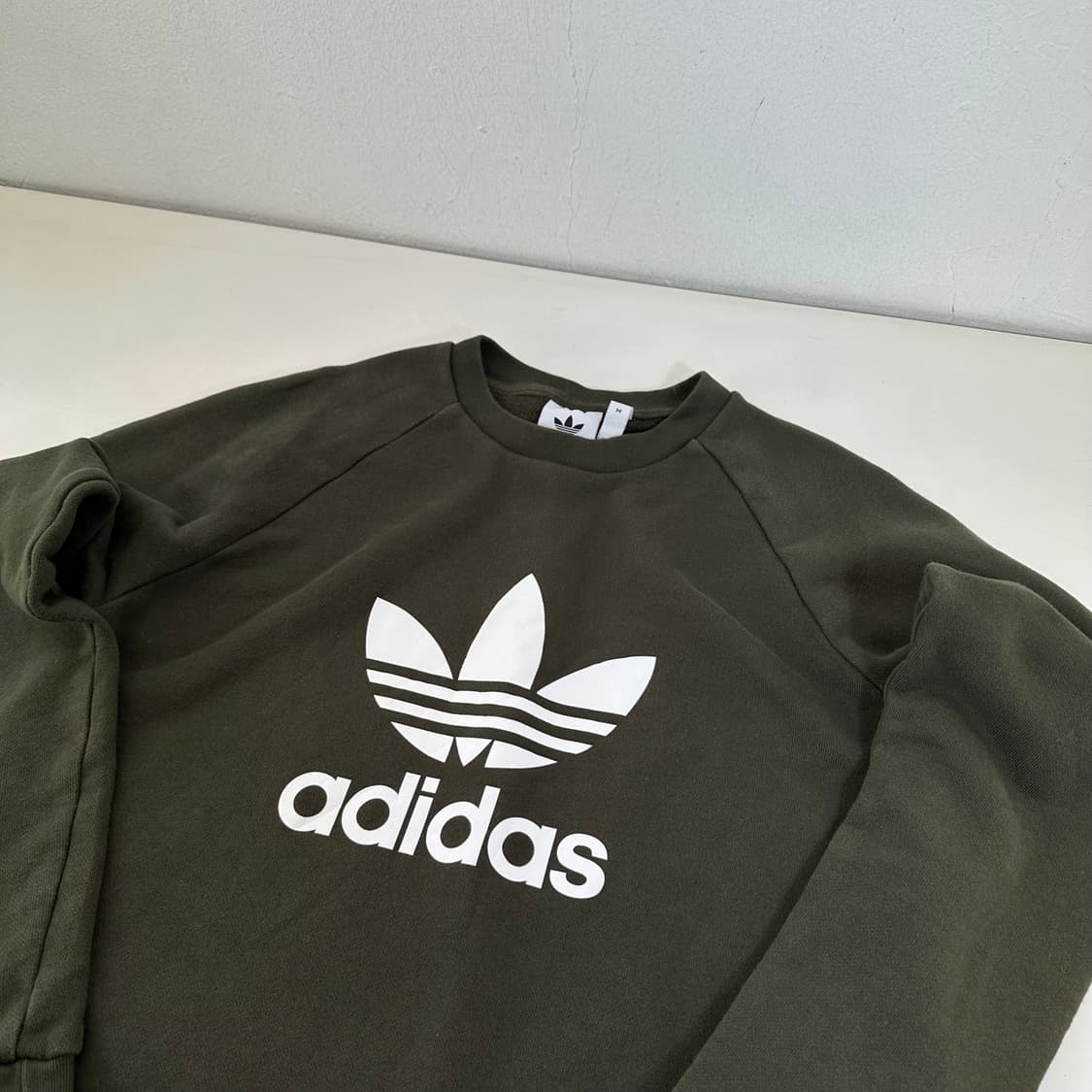 M 아디다스 카키 빅로고 맨투맨 상품이미지1