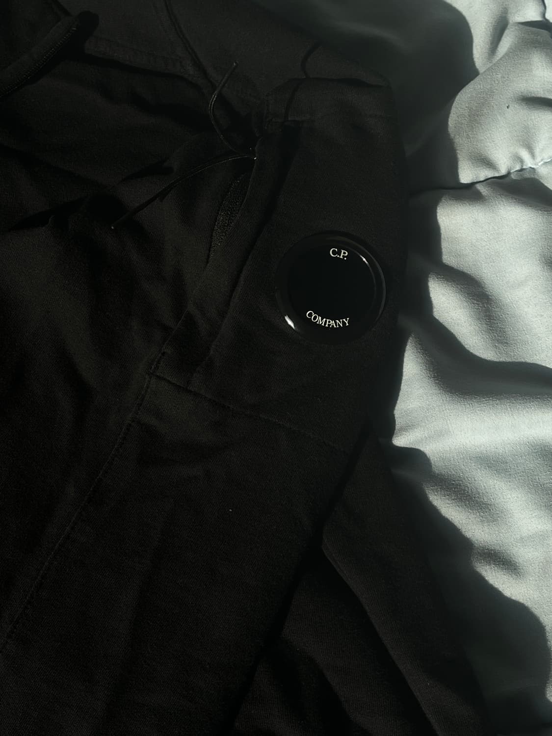 CP 컴퍼니 렌즈 와펜 반집업 블랙 L 상품이미지2