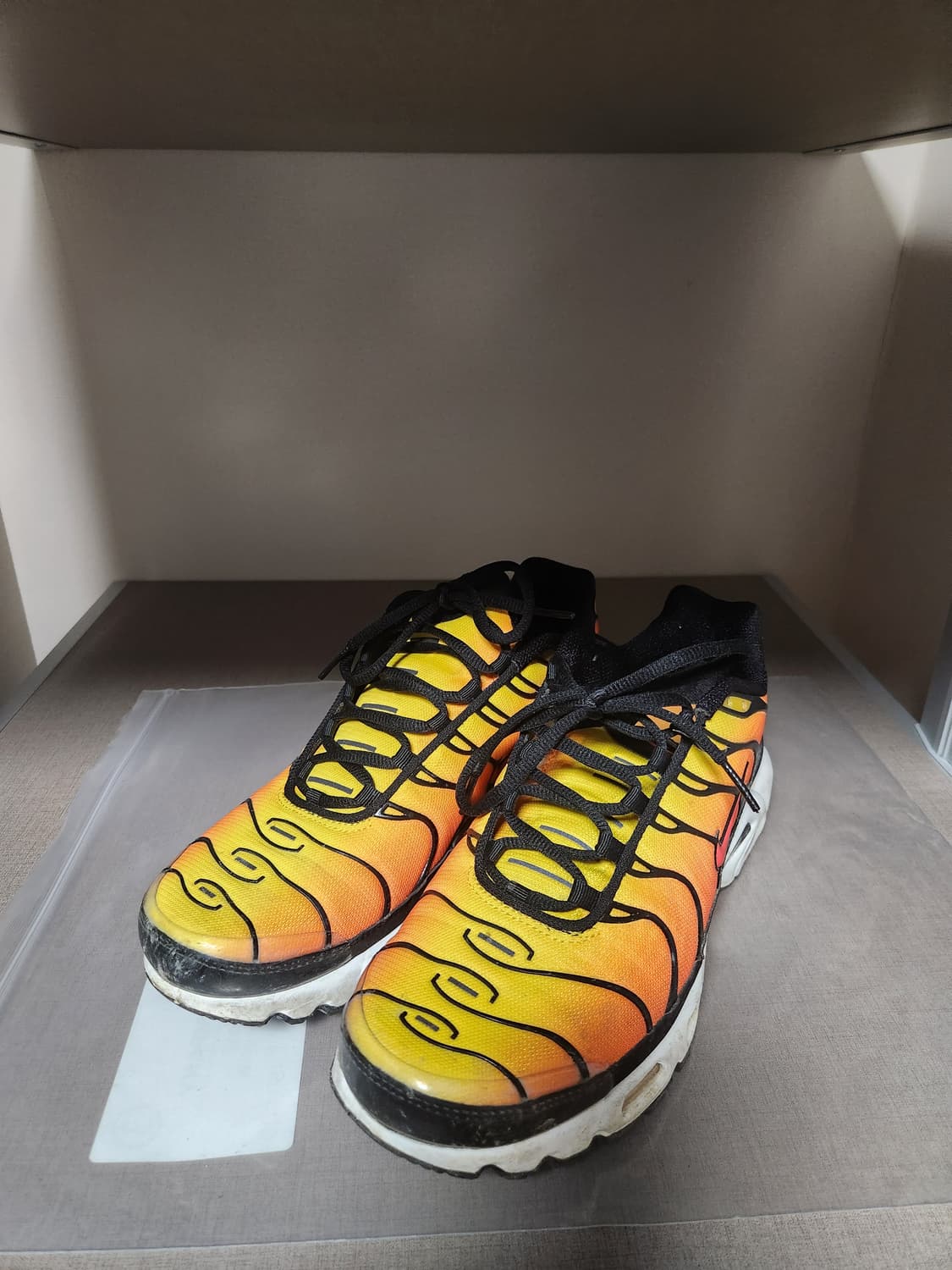 에어맥스 플러스 브라이트 세라믹 앤 투어 옐로우 상품이미지1