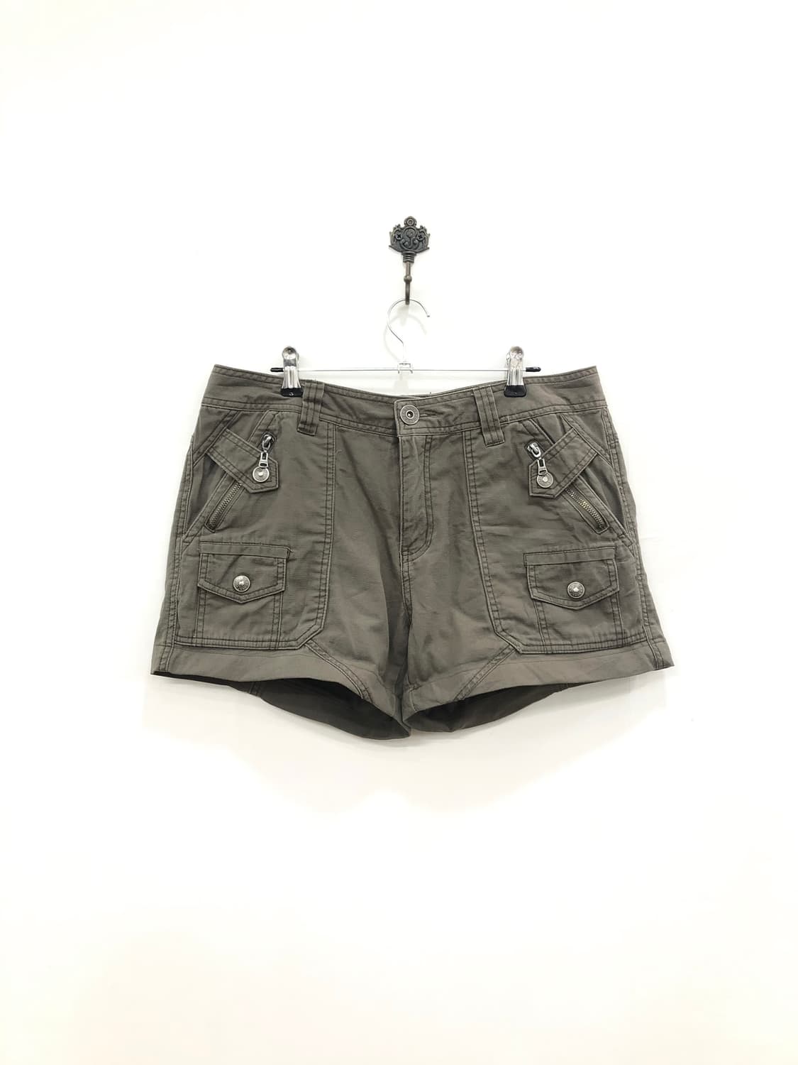 khaki beige pocket detail shorts 상품이미지1