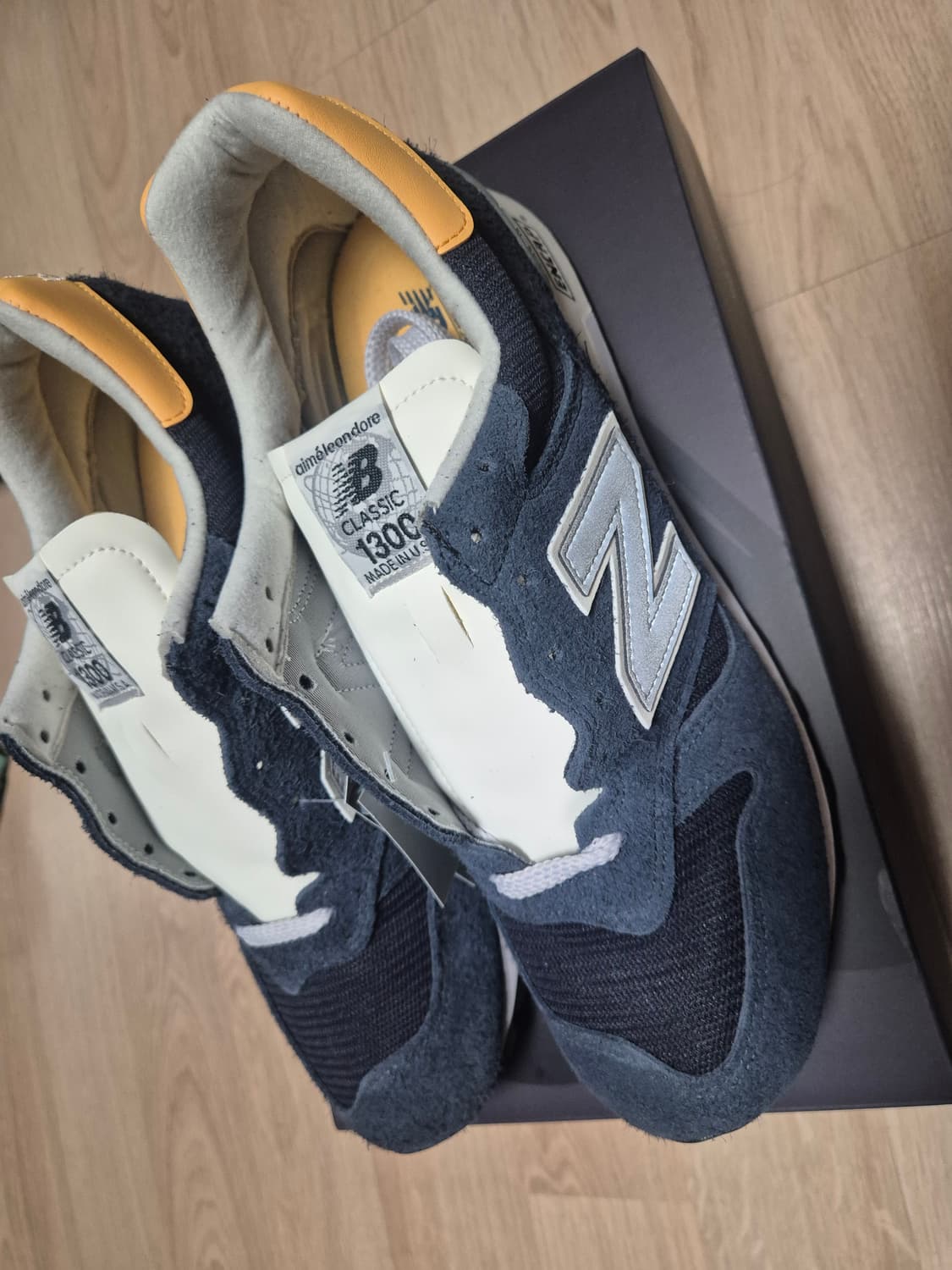 (새상품) 뉴발란스 에메레온도르 1300 네이비 285 상품이미지2