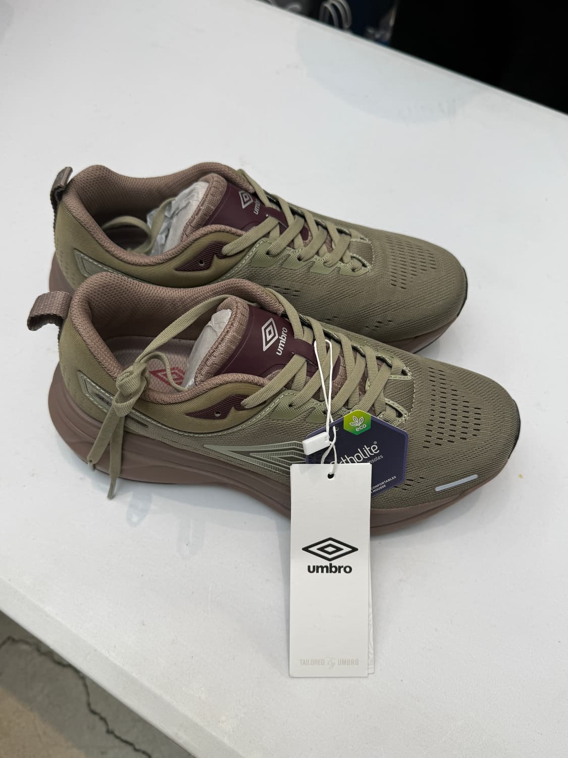 엄브로런닝화260사이즈 상품이미지1