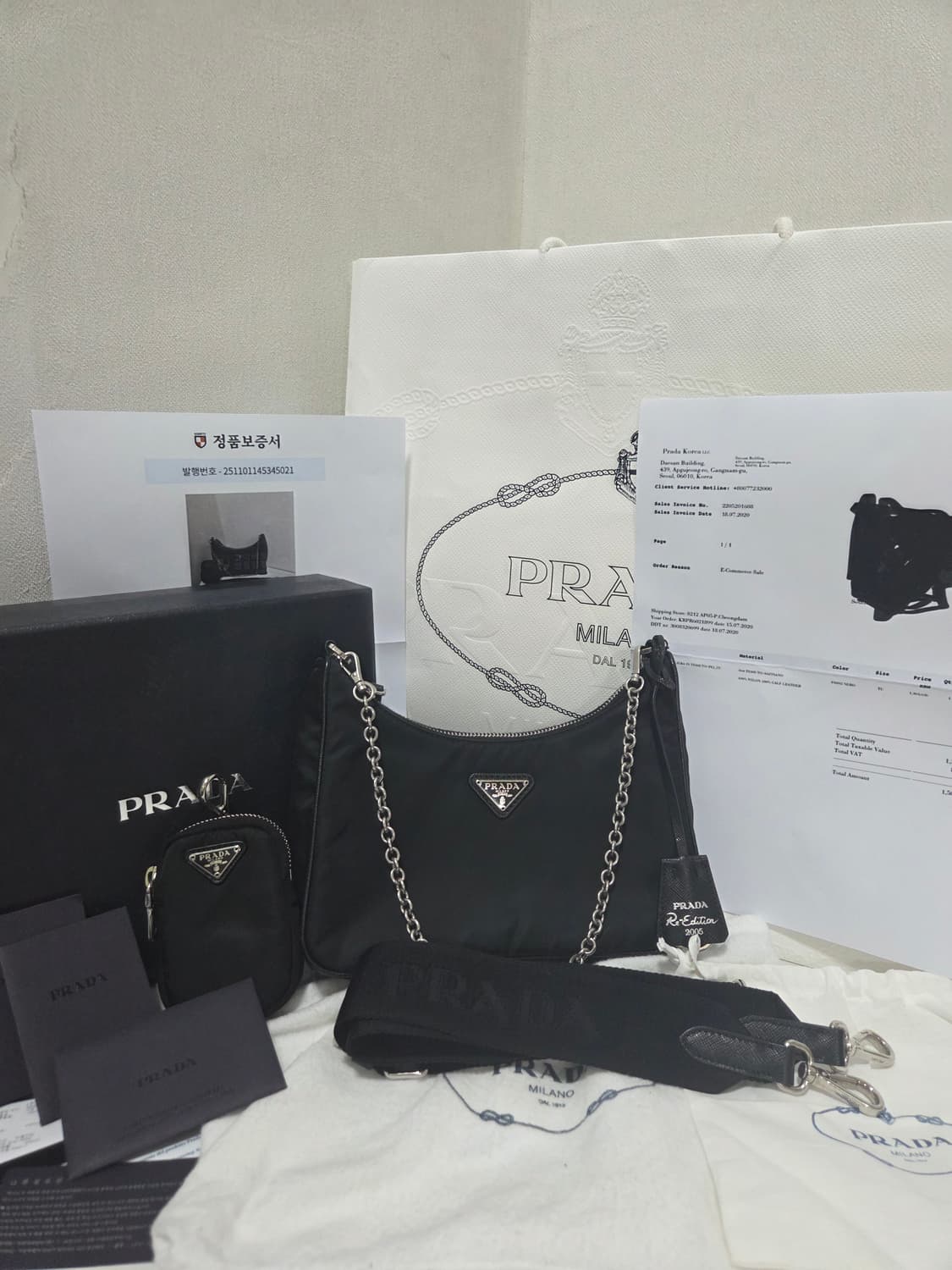 [새상품급] 프라다 리에디션 테수토 은장 체인 호보백 상품이미지1