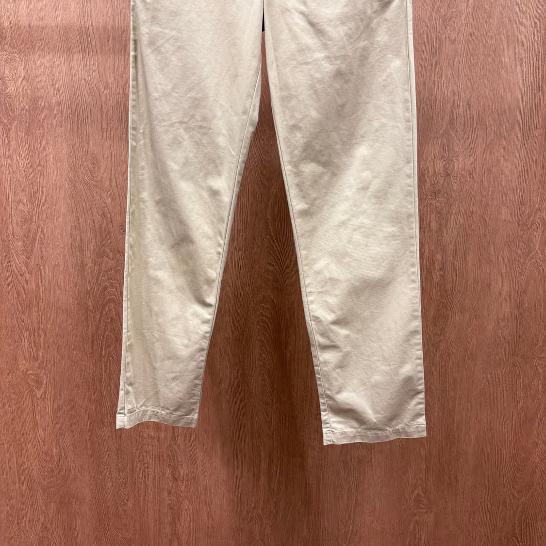 폴로 랄프로렌 코튼 치노 팬츠 슬래시 버튼 포켓 로고 자수 디테일 베이지 상품이미지5