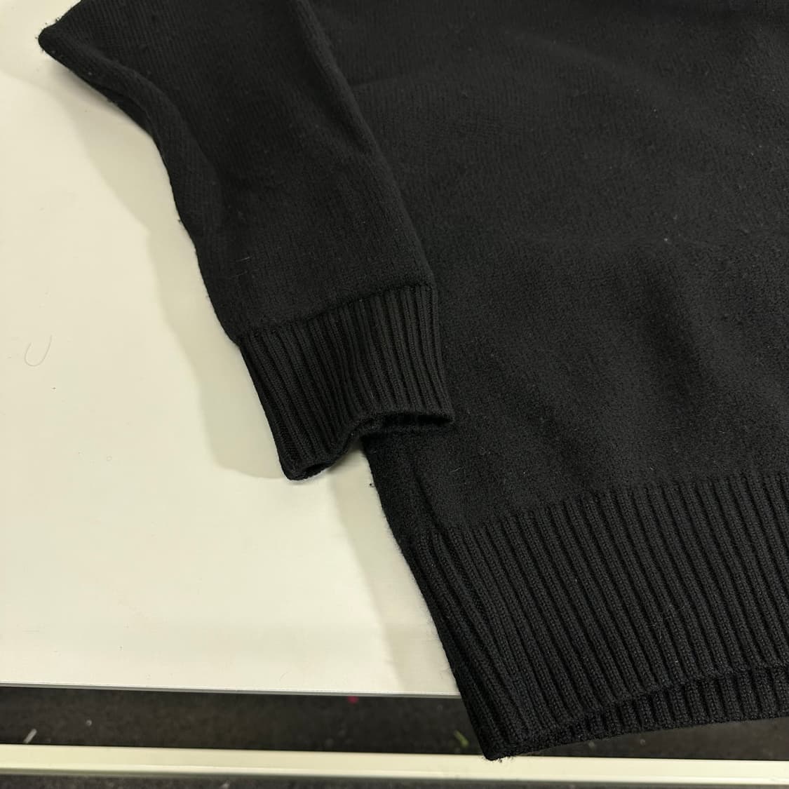 100-105 아미 AMI 블랙 빅하트 니트 상품이미지3