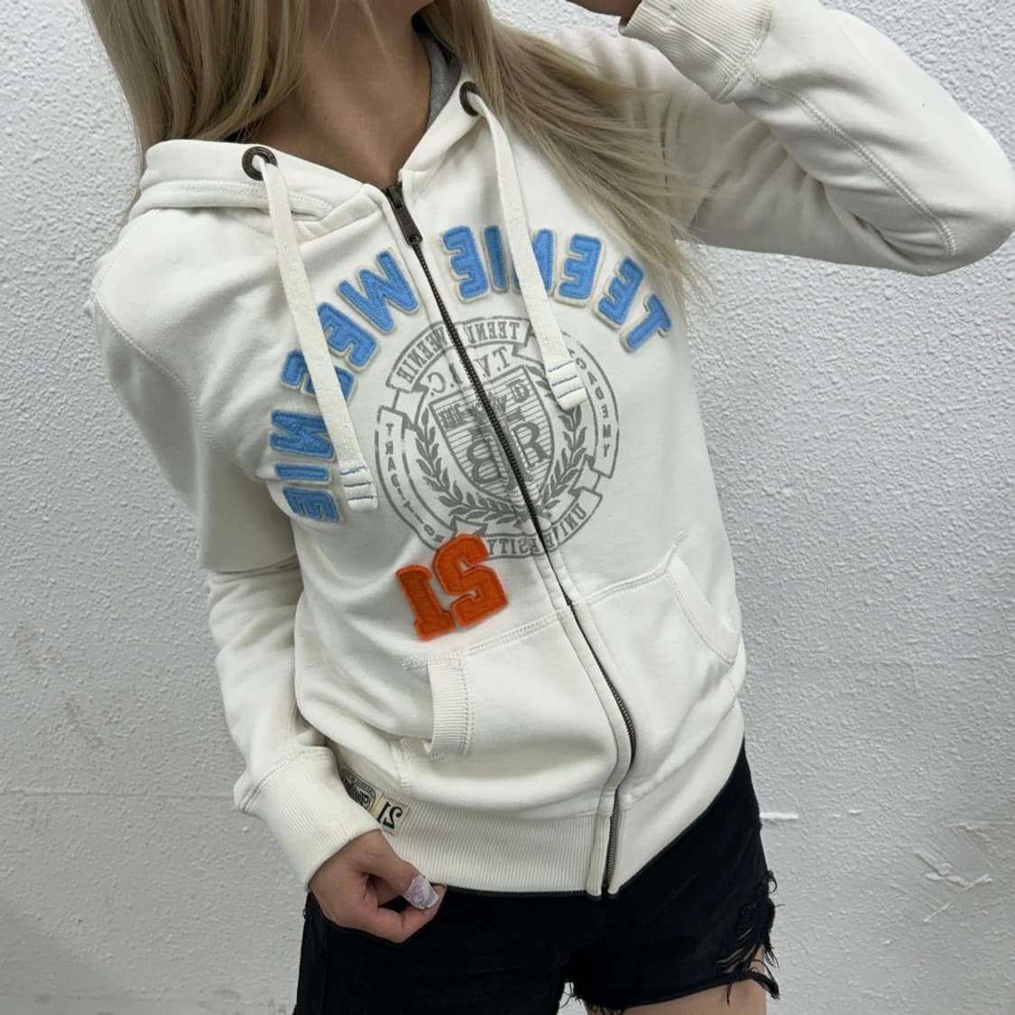 티니위니 센터로고 화이트 후드집업 M 상품이미지1