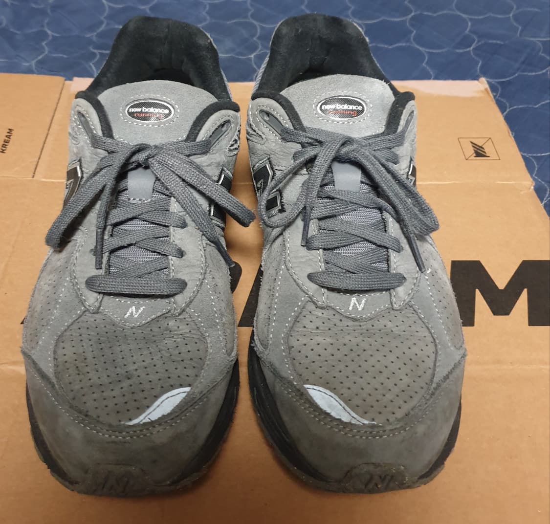 뉴발란스 2002R 다크 그레이 스니커즈 (285) 상품이미지3