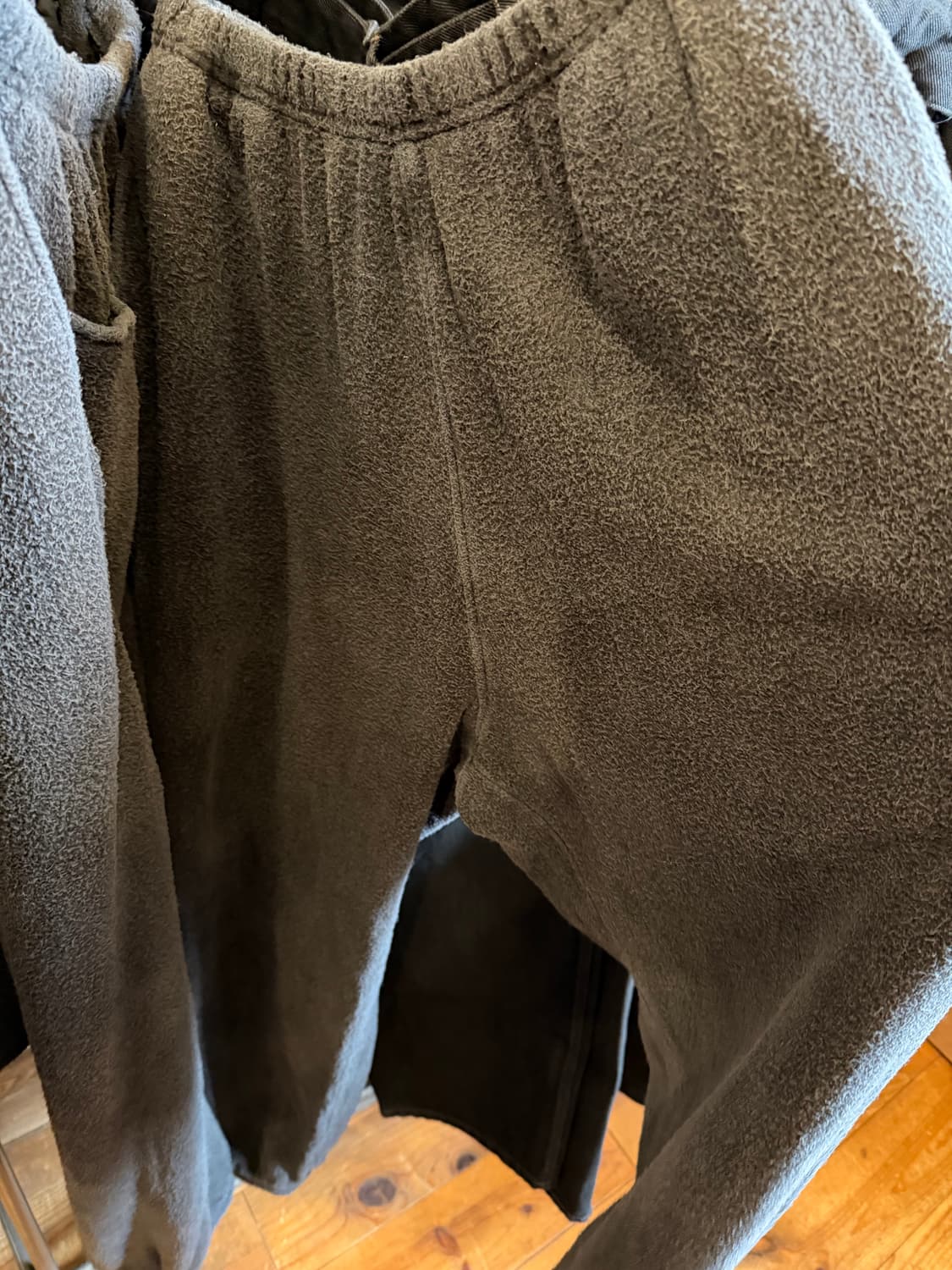 코모리 실크 후리스 팬츠 판매합니다 상품이미지1