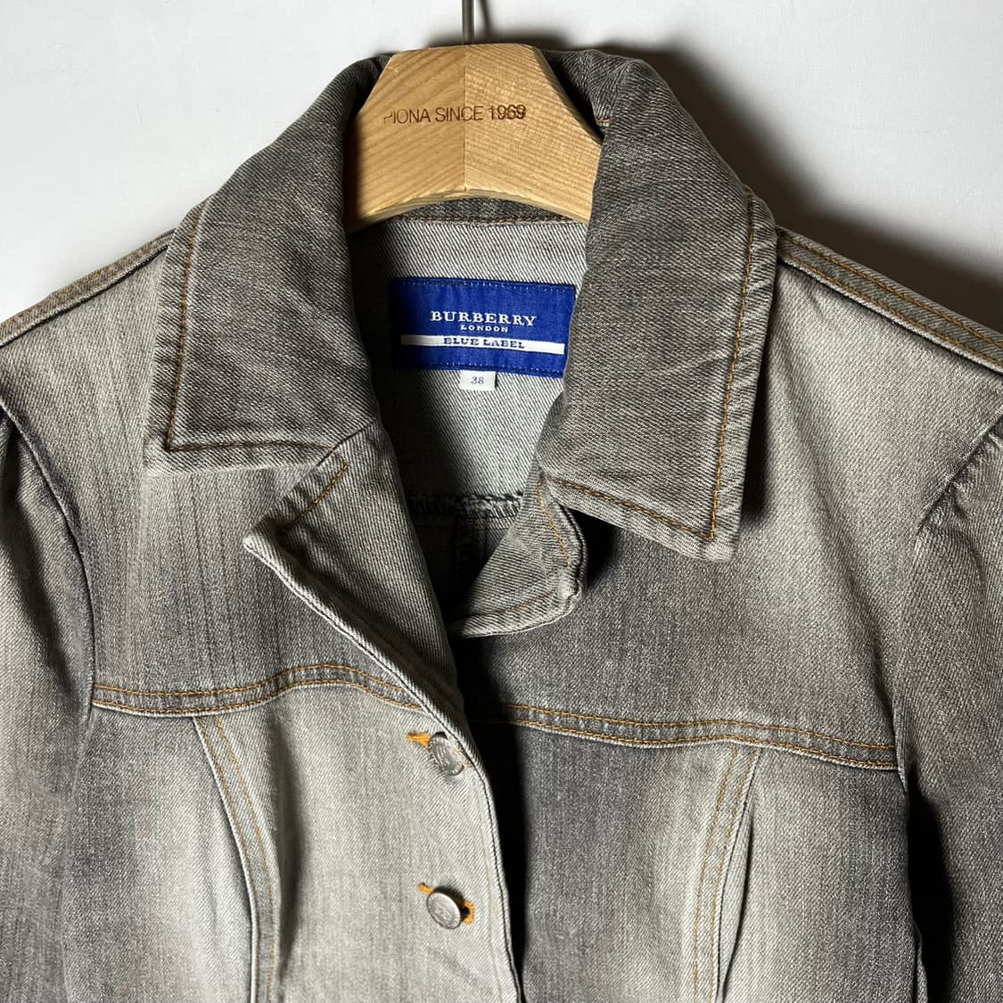 [Burberry] 버버리 블루라벨 워싱 미디 데님자켓 상품이미지3