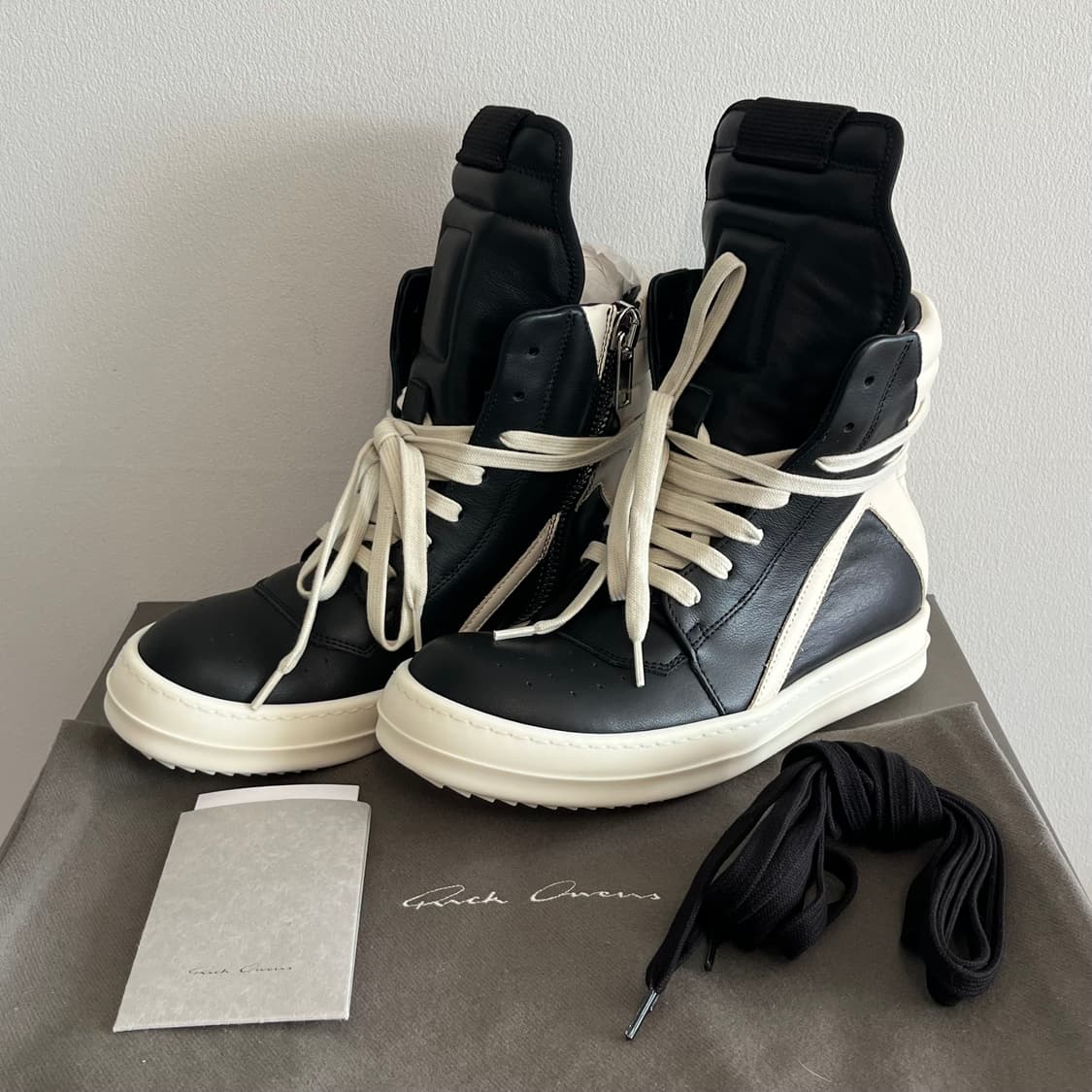 [36,37]릭오웬스 26ss 지오바스켓 블랙 밀크 상품이미지1