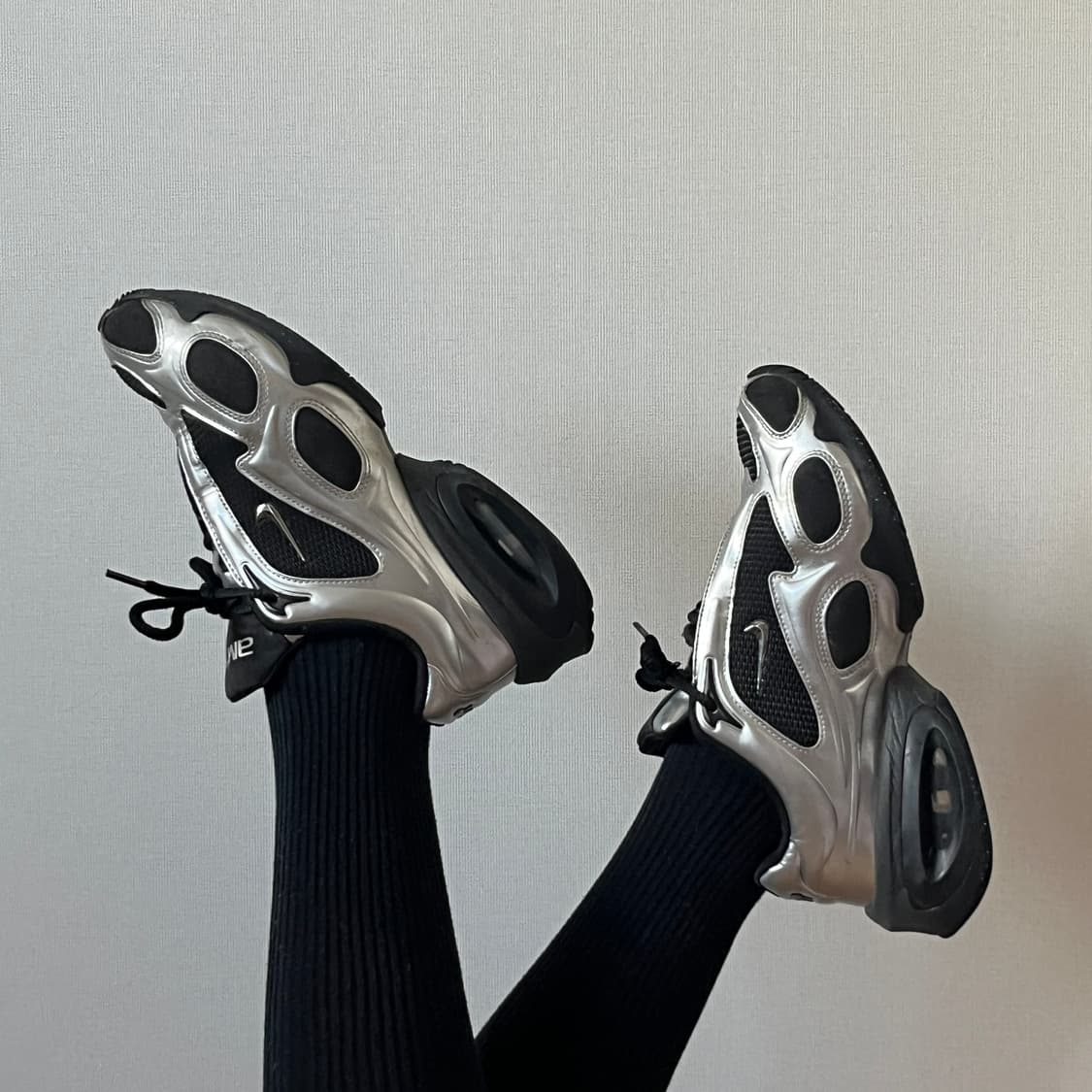 NIKE Air Max Muse Black Metallic Silver 상품이미지1