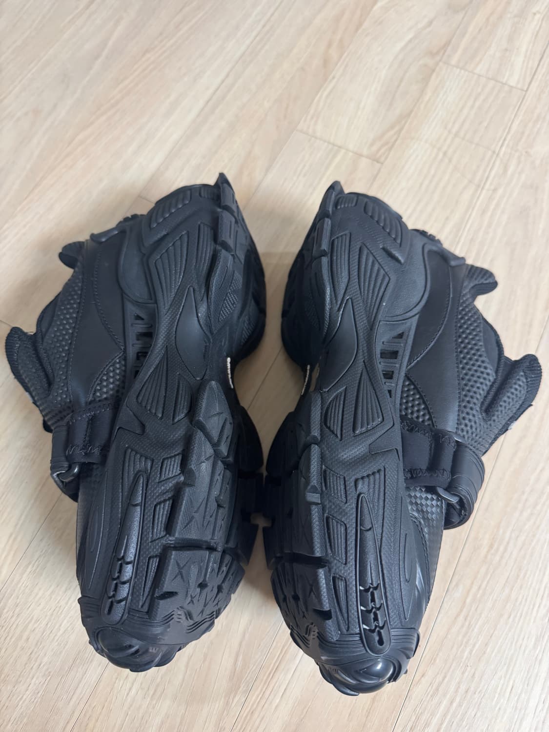 오프화이트 "GLOVE" 블랙 스니커즈 240-245 새상품 상품이미지2