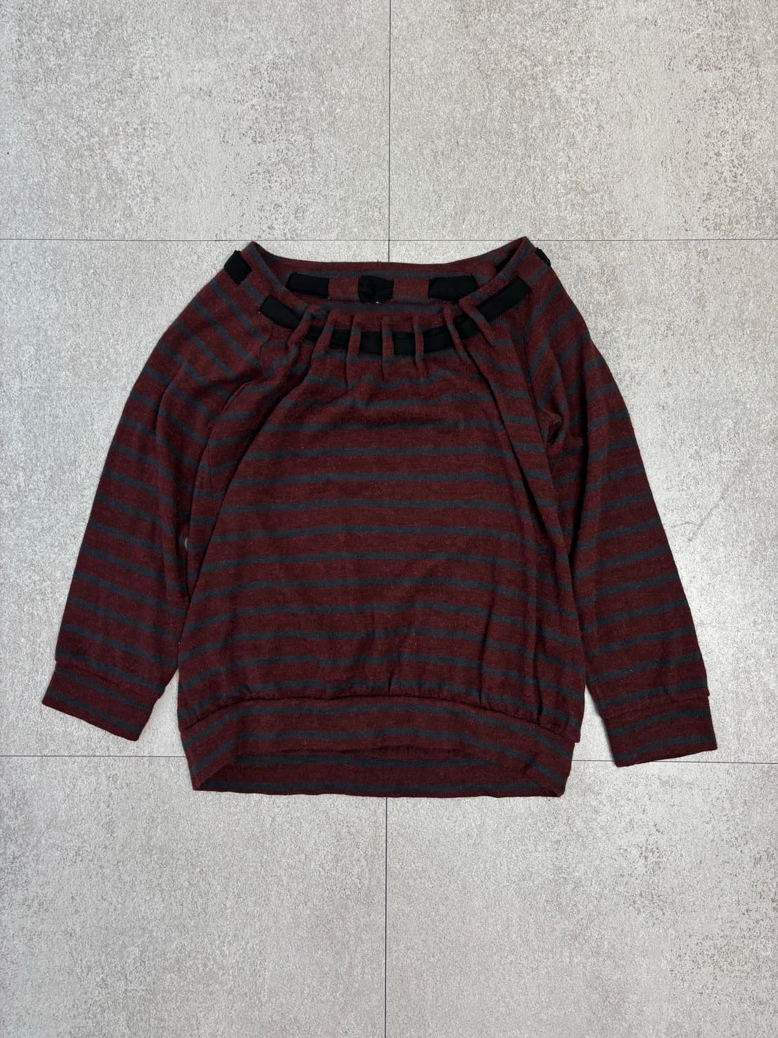 버건디 스트라이프 U넥 트리밍 풀오버 상품이미지1