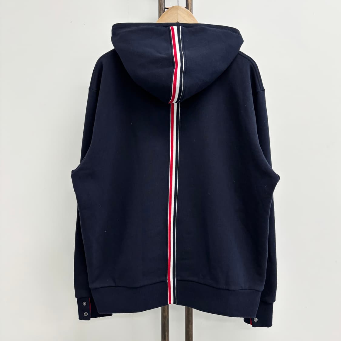 [5]톰브라운 백삼선 후드티 상품이미지1