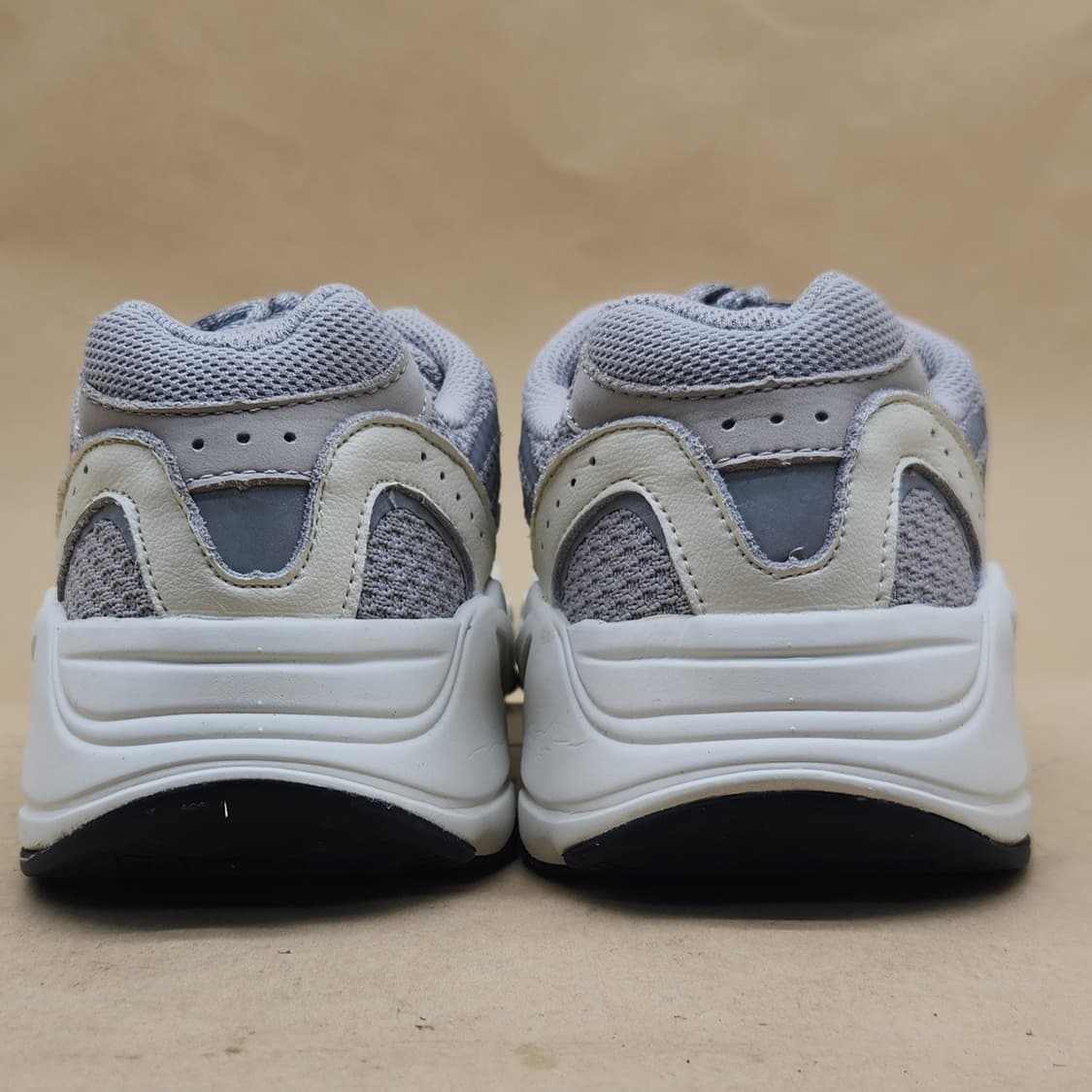 아디다스 이지 부스트 700 남성운동화275 상품이미지4