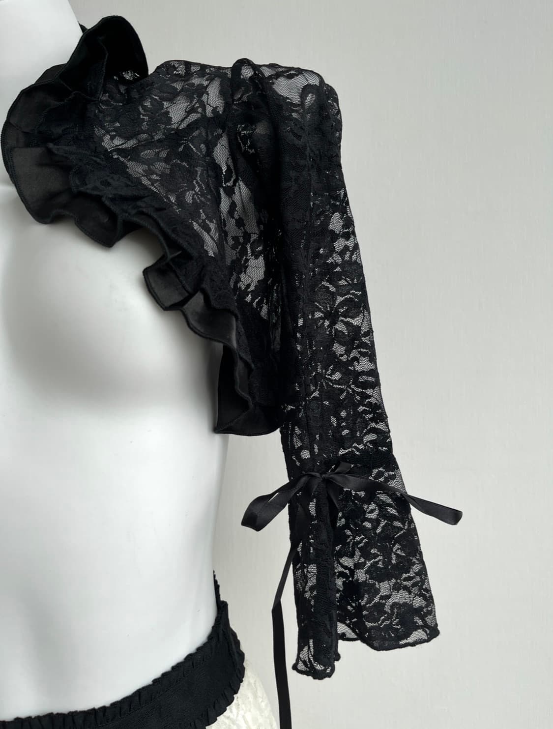 ICHIOKU 블랙 레이스 리본 볼레로 상품이미지3