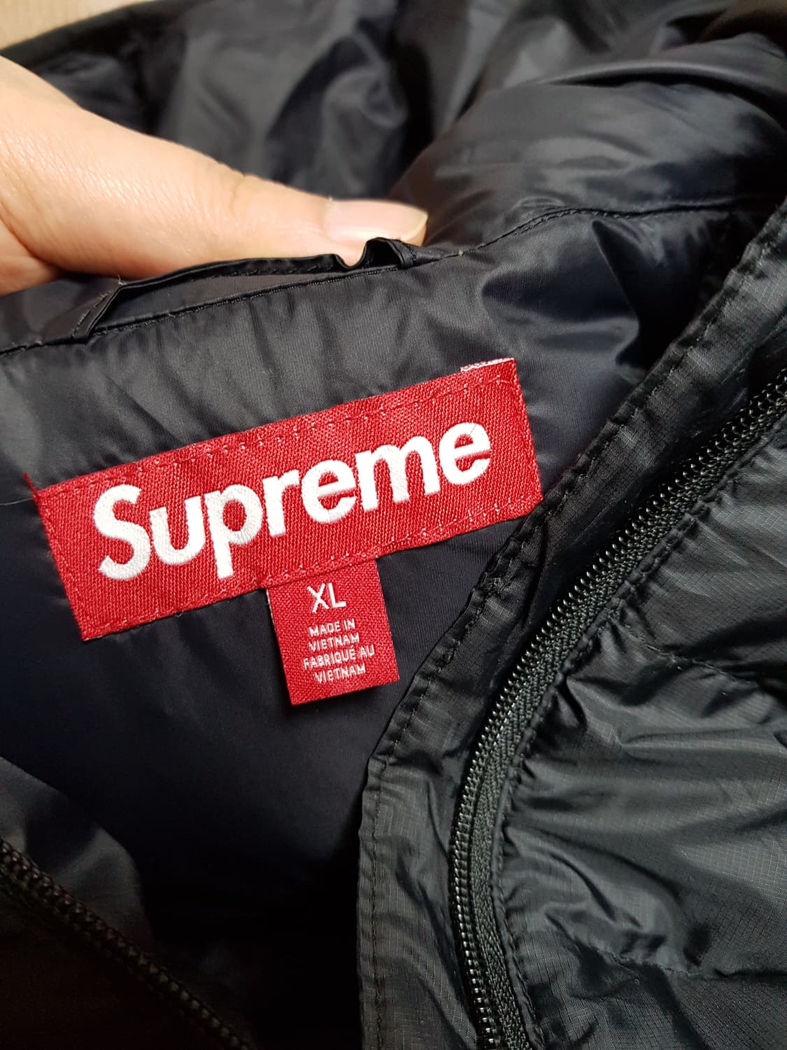 슈프림 마이크로 다운 하프 집 후드 패딩 블랙 24FW 상품이미지5