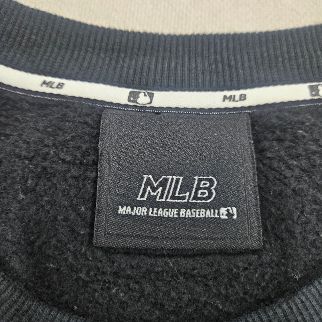 85 MLB 뉴욕양키스 블랙 누빔 맨투맨 0605Y 상품이미지3