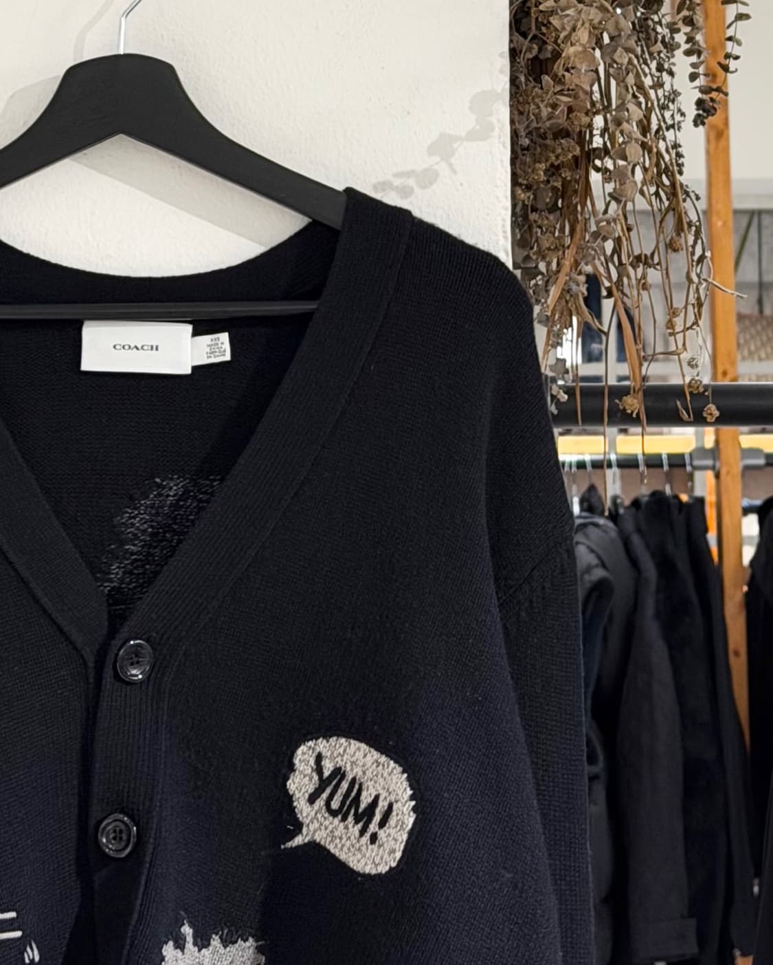 코치 x 뽀빠이 블랙 울 블랜드 브이넥 가디건 상품이미지3