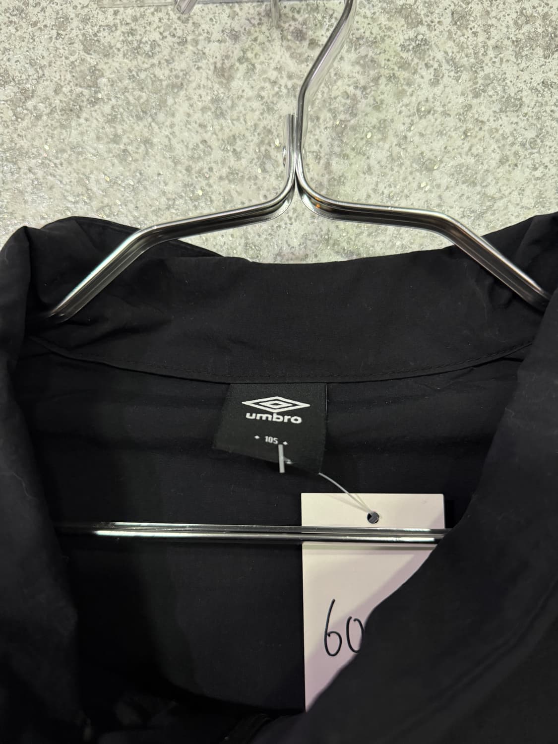 엄브로 블랙 빅로고 바람막이 자켓 B4364 상품이미지5