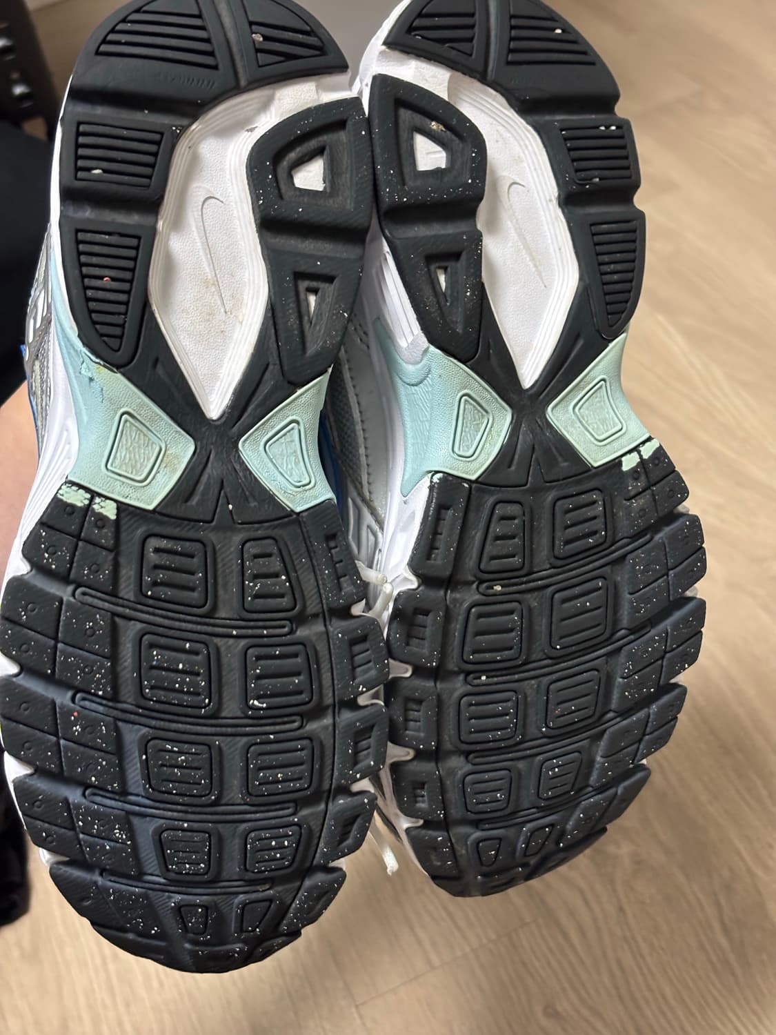 나이키 이니시에이터 메탈릭 실버 아이스 블루 245  상품이미지4