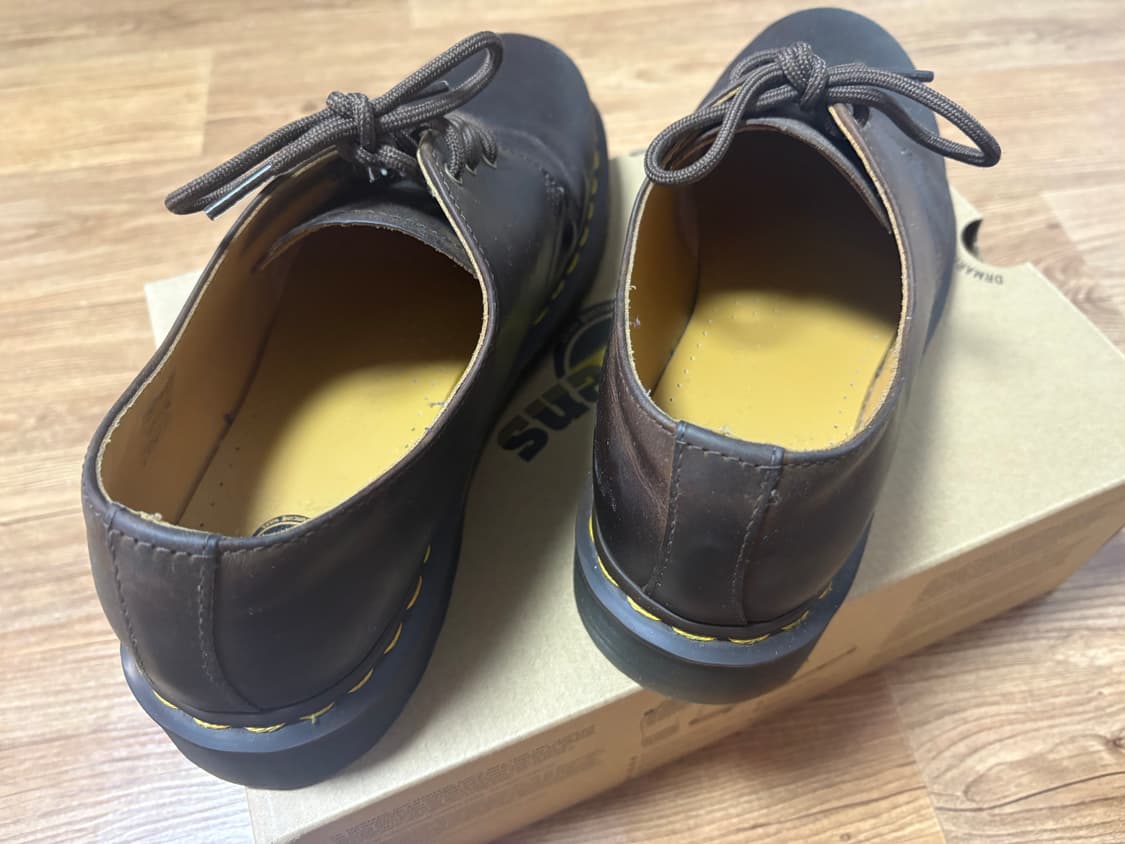 닥터마틴 1461 크레이지호스 다크 브라운 판매합니다. 상품이미지2